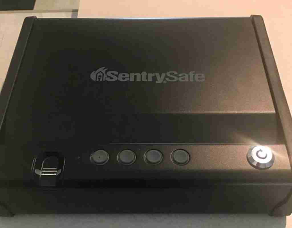 Sentry pistol safe is good for protecting our safety, Sentrysafe gas struts is used to support the door of the sentry safe.