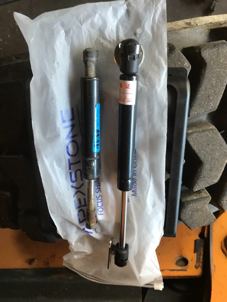 Apexstone gas struts replacement for CASE 60XT.