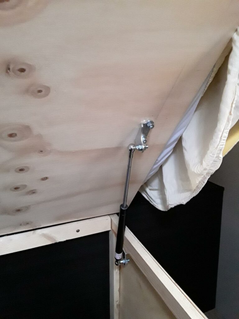 Using 300N 15inch gas struts for queen bed in a new trailer